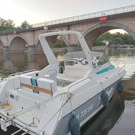 Bateau-Gite Sur Le Halage De La Mayenne L'Huisserie Exterior photo